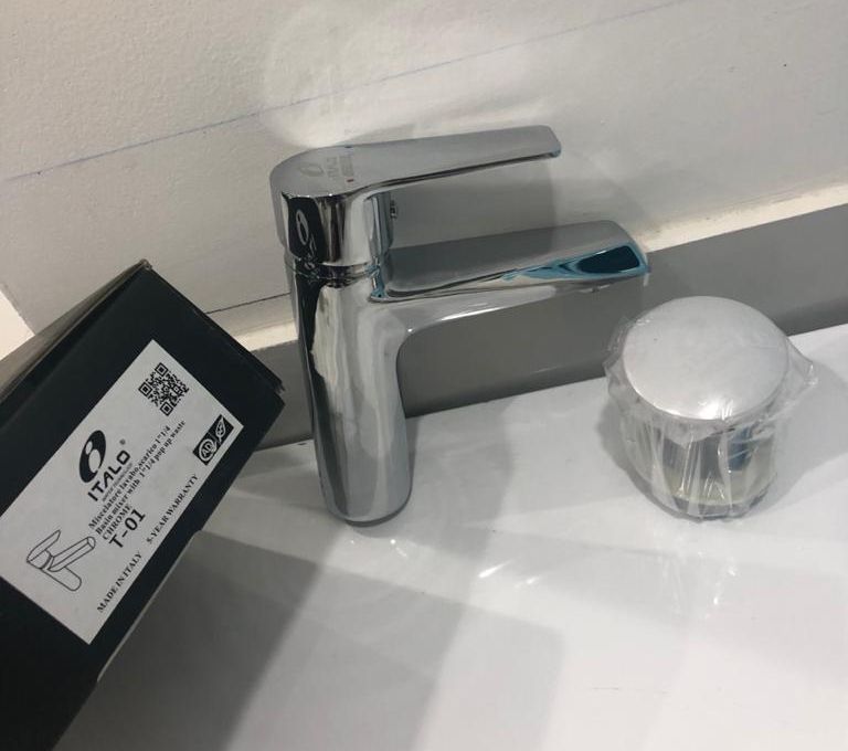 Italo T-01 basin mixer