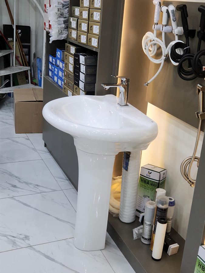 Pedestal basin